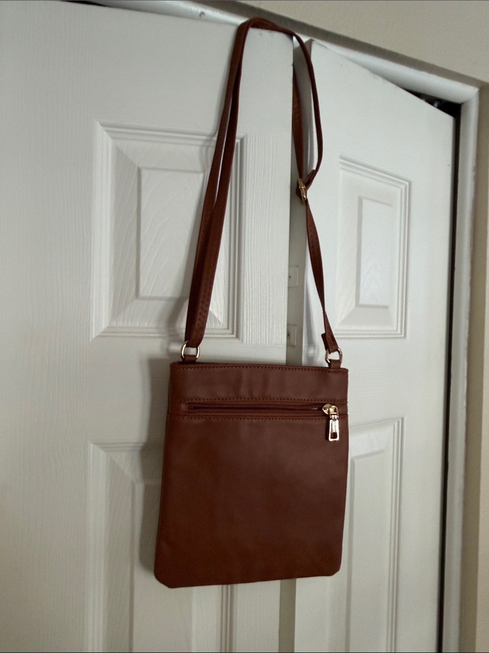 Classic Brown Crossbody Bag - Everyday Leather-Style Shoulder Bag